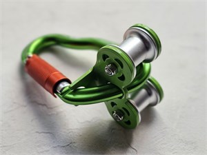 Ролик Treck на карабине GURU Grass Twist Lock guru04-03gr - фото 44292